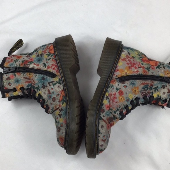 [SOLD] Floral Canvas Dr. Martens Boot T12 - Picture 4 of 9